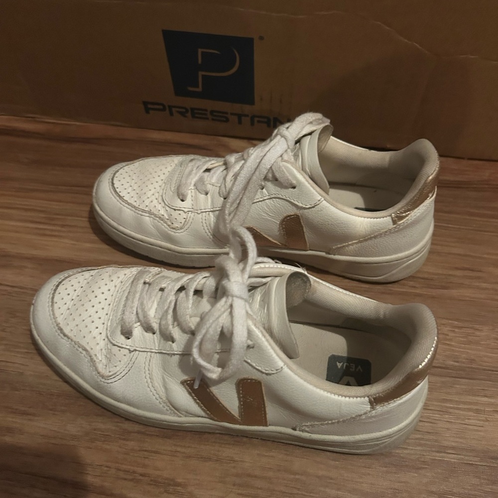 Veja Cream and Gold Casual Sneakers